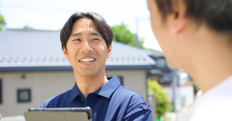 お客様と話をしている様子