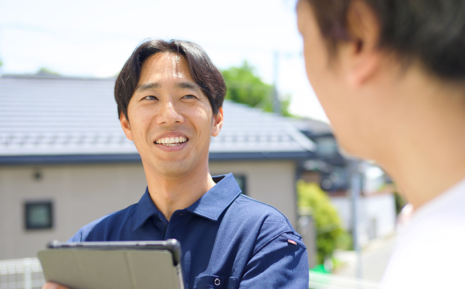 お客様と会話をしているスタッフ