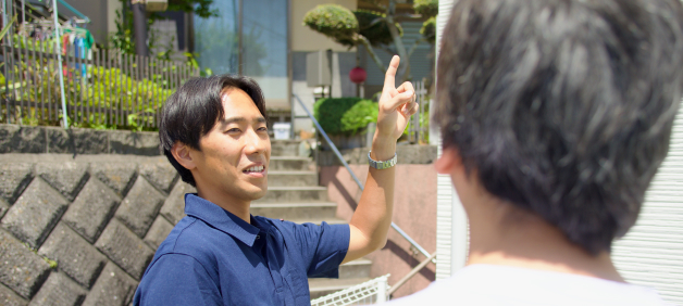 お客様にご説明している様子